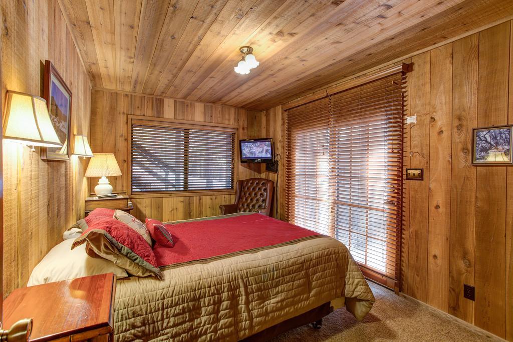 17B Tylers Timber Lodge Wawona Exterior photo